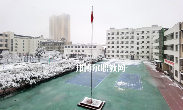 武漢第二衛(wèi)生學(xué)校2022年報(bào)名條件、招生要求、招生對(duì)象