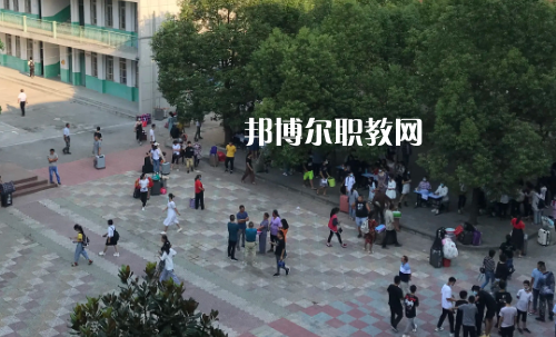 老河口職業(yè)技術(shù)學(xué)校2022年報名條件、招生要求、招生對象