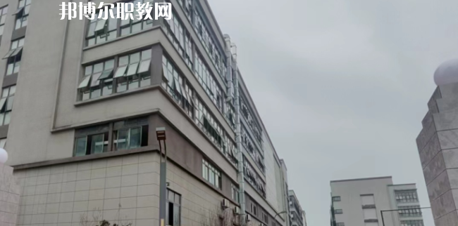 重慶市渝北區(qū)竟成中學(xué)校地址在哪里，哪個(gè)地區(qū)，哪個(gè)城市?
