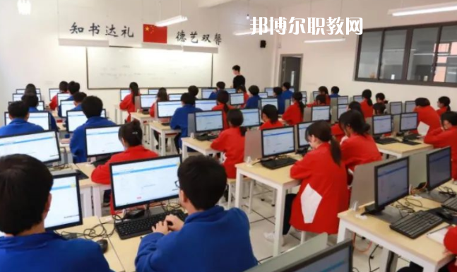寧波市東坤職業(yè)高級(jí)中學(xué)地址在哪里，哪個(gè)地區(qū)，哪個(gè)城市?