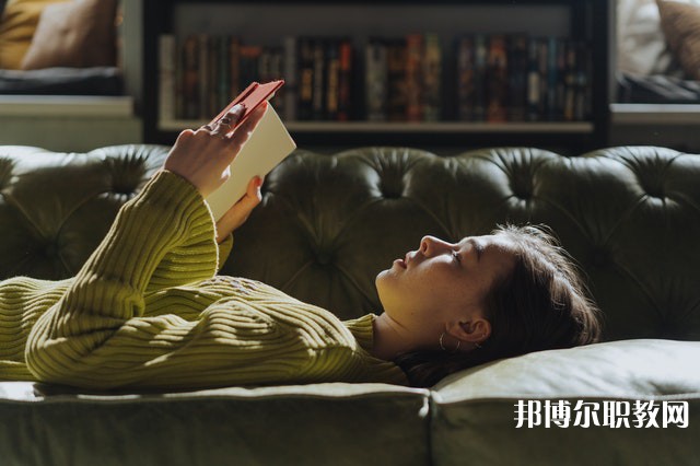 四川哪里的中專學校能讀服裝設(shè)計與工藝專業(yè)