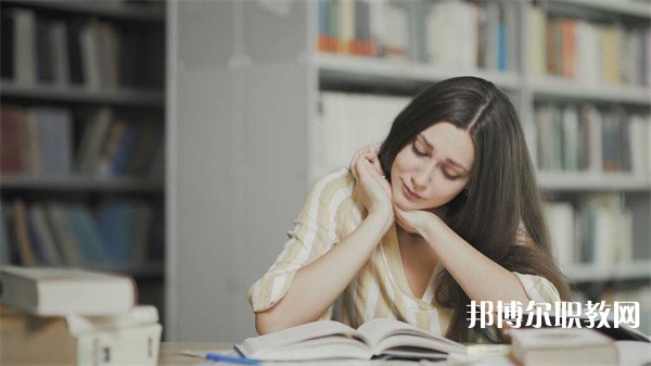 四川哪里的職業(yè)學(xué)校能讀民族音樂(lè)和舞蹈專(zhuān)業(yè)