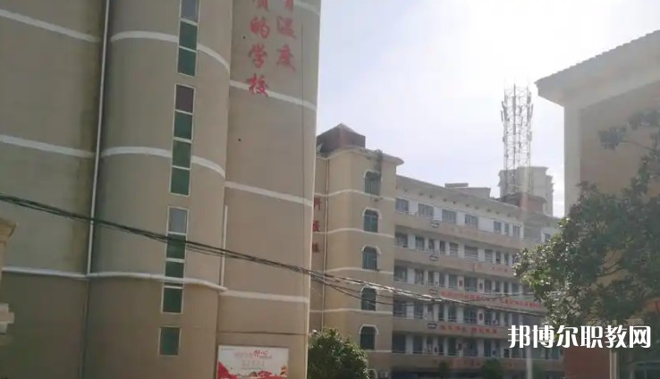 益陽(yáng)市科技工程學(xué)校2025年學(xué)費(fèi)、收費(fèi)多少