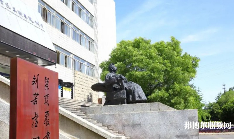 2025魯迅美術(shù)學(xué)院附屬中等美術(shù)學(xué)校招生計(jì)劃 招生人數(shù)是多少(附要求、條件、對(duì)象)