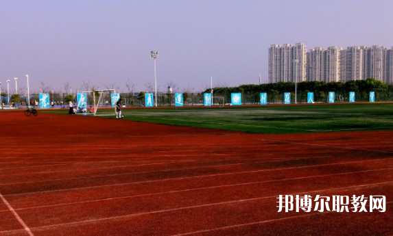 成都2025年中專鐵路學(xué)?？梢钥即髮? width=